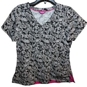 Vera Bradley black and white scrub top size  small      CB36
